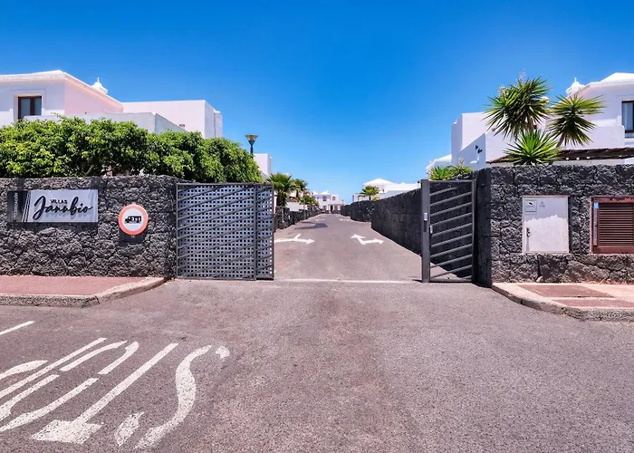 Sapri Piscina Climatizada * Playa Blanca (Lanzarote)