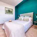 Sapri Piscina Climatizada Tatil Evi *