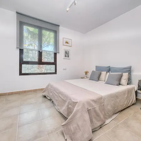 Sapri Piscina Climatizada Tatil Evi *
